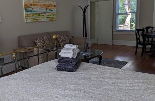Durham Apartment | Spacious 2br In Grand Old Home, Downtown Durham