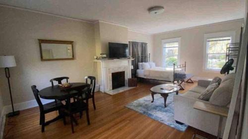 Durham Apartment | Spacious 2br In Grand Old Home, Downtown Durham