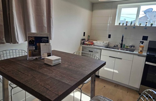 Boyle Heights Hotel | Spacious 2BR modern living in Central Eastside location