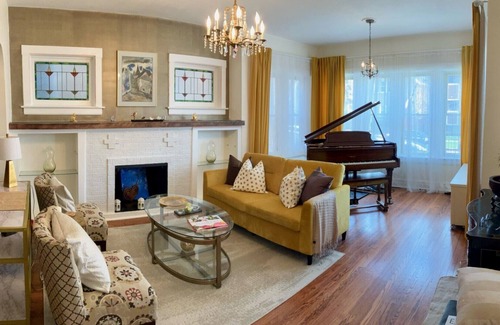 Rogers Park Apartment | Spacious 2BR, this hidden gem combines vintage allure with urban flair!