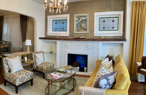 Rogers Park Apartment | Spacious 2BR, this hidden gem combines vintage allure with urban flair!