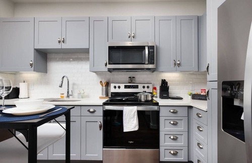 Southtown Apartment | Spacious 2BR w/Gym, Parking Near Rvrwalk & Dome