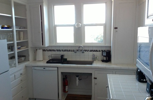 Greenside Park Apartment | Spacious 2nd Story Flat. Middle of Town