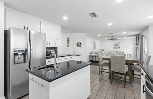 Saxony House | Spacious 3/21/2 house 24 min drive to Austin downtown