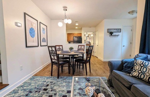 Biddleville House | Spacious 3/3 Townhome. Edge of Uptown Charlotte. Great for groups!