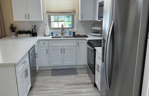 Cherry Grove Beach House | Spacious 3-bedroom 2-bathroom house Sleeps 10 pet friendly in Cherry Grove Beach