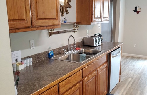 Wakefield House | Spacious 3 Bedroom Home 1 Acre Unlimited Fast wifi