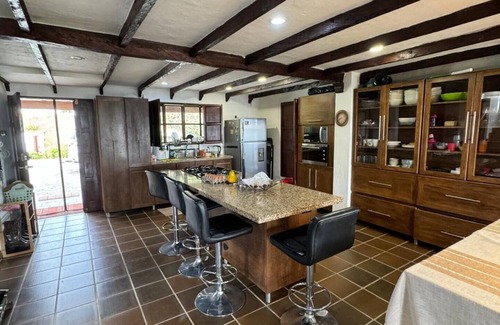 Guarne House | Spacious 3-bdr Colonial property in Guarne-20 min from airport Jose Maria Cordv