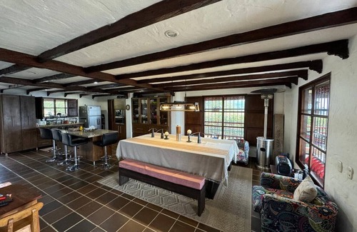Guarne House | Spacious 3-bdr Colonial property in Guarne-20 min from airport Jose Maria Cordv