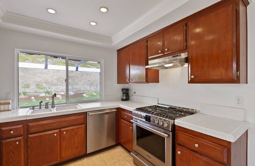 Camarillo House | Spacious 3 bdrm beauty, jacuzzi, stunning backyard!