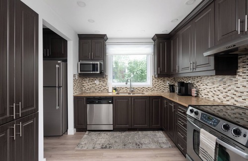 Laval Apartment | Spacious 3 BDRM Duplex in Laval with WiFi & Free Parking