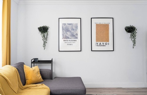 Laval Apartment | Spacious 3 BDRM Duplex in Laval with WiFi & Free Parking