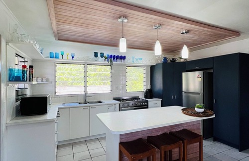 Apia House | Spacious 3 BDRM family holiday home, 10min to town, AC available!