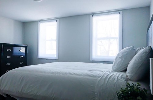 Vanier North House | Spacious 3 Bdrm home near downtown