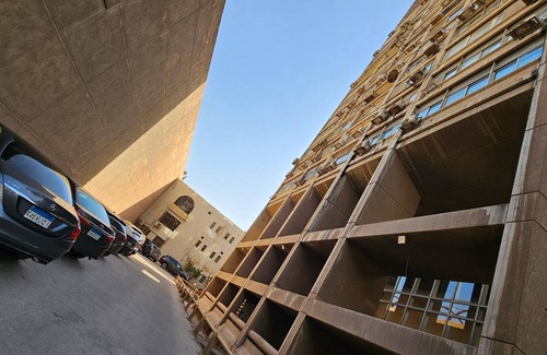 Maadi Apartment | Spacious 3-bedroom apartment with WiFi, AC in marvelous Cairo Governorate
