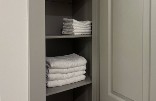 The Galleria Apartment | Spacious 3 Bed/2.5 Bath Apartment in the Galleria