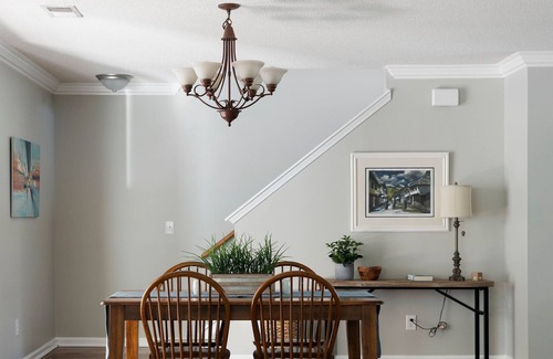 Pooler House | Spacious 3 bed / 2.5 bath Home w/Outdoor Fireplace