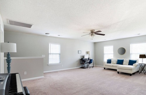Pooler House | Spacious 3 bed / 2.5 bath Home w/Outdoor Fireplace