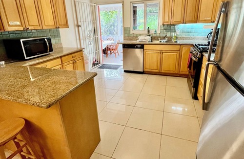 Freeport House | Spacious 3 Bed, 2 Bath Winter escape, near beach, includes car