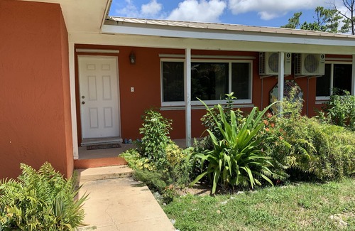 Freeport House | Spacious 3 Bed, 2 Bath Winter escape, near beach, includes car