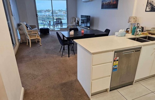 Blacktown Apartment | Spacious 3 bed/2 full bath/2 car space and 5 minutes walk from train station