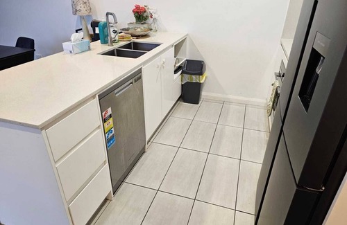 Blacktown Apartment | Spacious 3 bed/2 full bath/2 car space and 5 minutes walk from train station