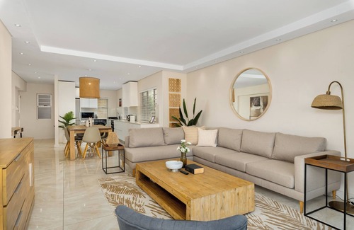 Three Anchor Bay Apartment | Spacious 3-Bed Apartment - Stunning Ocean Views
