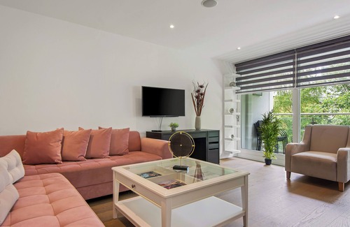 Hoxton West Apartment | Spacious 3 Bed Apartment in Angel