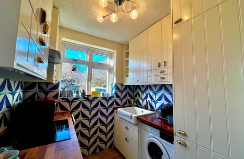 Chorlton-cum-Hardy House | Spacious 3-Bed Family Retreat w/Cozy Living, Garden & WiFi