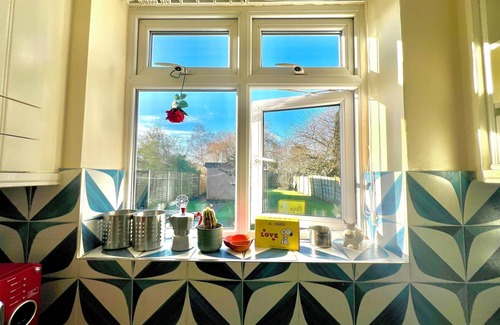 Chorlton-cum-Hardy House | Spacious 3-Bed Family Retreat w/Cozy Living, Garden & WiFi