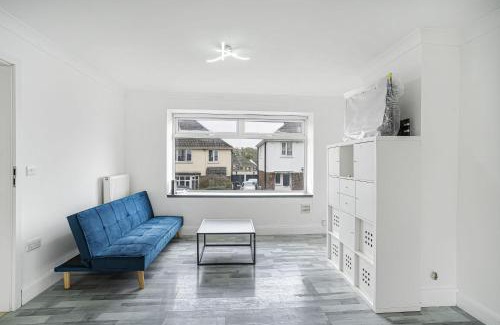 Luton Apartment | Spacious 3-Bed Home in Luton with Free Parking