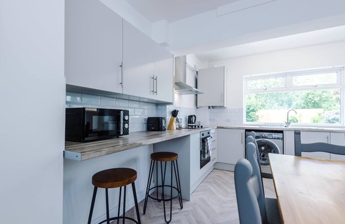 Crewe House | Spacious 3 Bed House, Close to Crewe Station