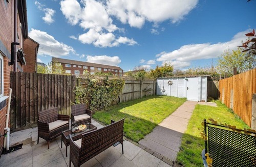 Coventry House | Spacious 3 bed house w/garden, parking, WiFi, TV
