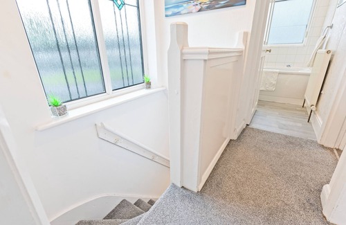 Bloxwich House | Spacious 3-Bed House in Birmingham