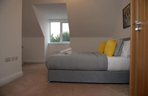 Cribbs Causeway House | Spacious 3 Bed House in Bristol