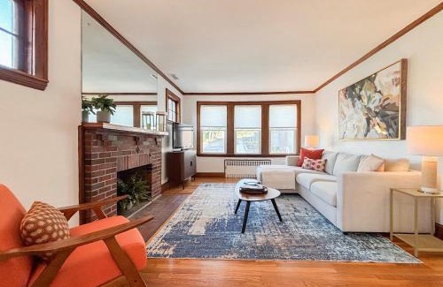 Commonwealth House | Spacious 3 Bed, In Unit Laundry, Central Air