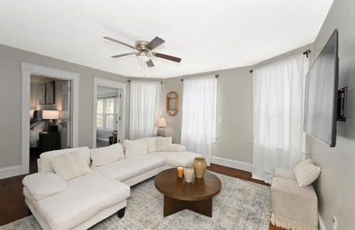 Tremont Apartment | Spacious 3-Bed In Vibrant Tremont