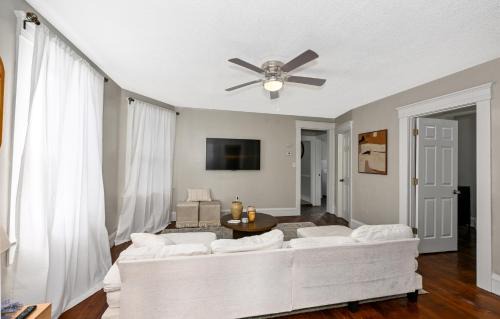 Tremont Apartment | Spacious 3-Bed In Vibrant Tremont
