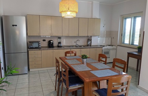 Marina di Davoli Apartment | Spacious 3 Bedroom Seaside Apartment - 5 min walk to beach!