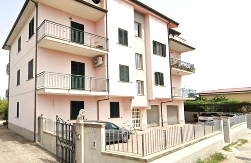 Marina di Davoli Apartment | Spacious 3 Bedroom Seaside Apartment - 5 min walk to beach!