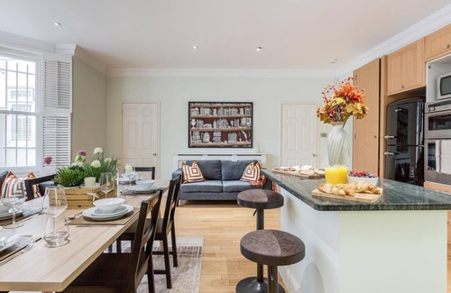 Abingdon Apartment | Spacious 3 bed Kensington apartment with Patio