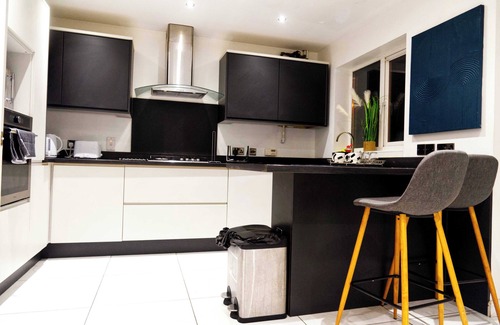 Northampton House | Spacious 3-Bed Near Northampton Uni & Town | Perfect for Groups & Families