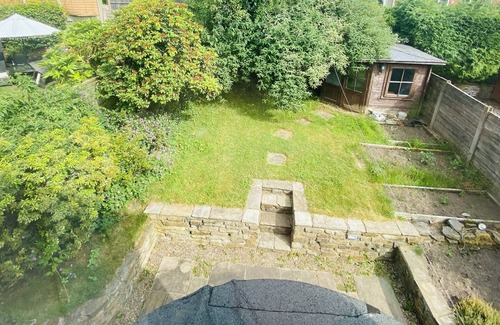 Prestwich House | Spacious 3 Bed Property with garden near Manchester City Centre