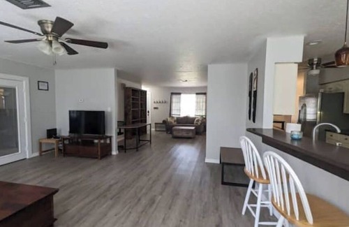 Fort Myers House | Spacious 3 bedroom house on a canal, minutes to historic downtown Fort Myers