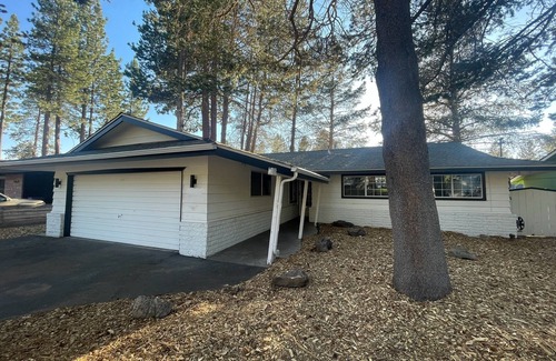Bijou Park House | Spacious 3-Bedroom, 2-Bath Home in South Lake Tahoe with WiFi & Modern Comforts