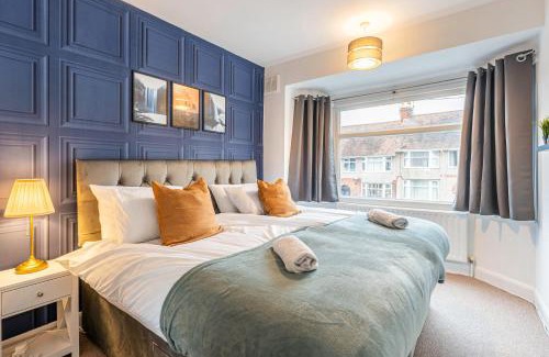 Acresford House | Spacious 3-Bed with parking NEAR NEC & BHX AIRPORT