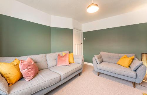 Acresford House | Spacious 3-Bed with parking NEAR NEC & BHX AIRPORT