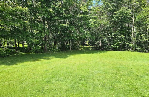 Queens County House | Spacious 3 bedroom pet friendly country home, with a large back yard.
