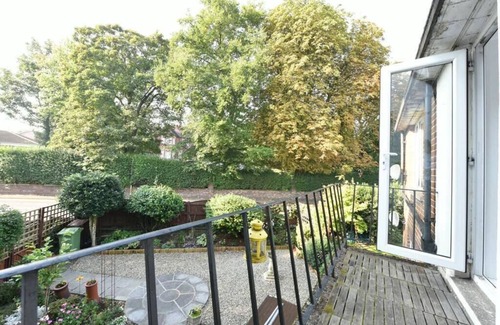 Pontefract Apartment | Spacious 3 Bedroom, 2 Bathroom Apartment