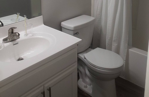 Edgewood Apartment | Spacious 3 bedroom on 1st floor